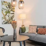 Apartamento Charming With Parking And Balcony.