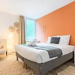 Apartamento Charming With Parking And Balcony. La Madeleine (Nord)