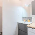 Apartamento Charming With Parking And Balcony.
