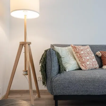 Charming With Parking And Balcony. Apartamento La Madeleine (Nord)