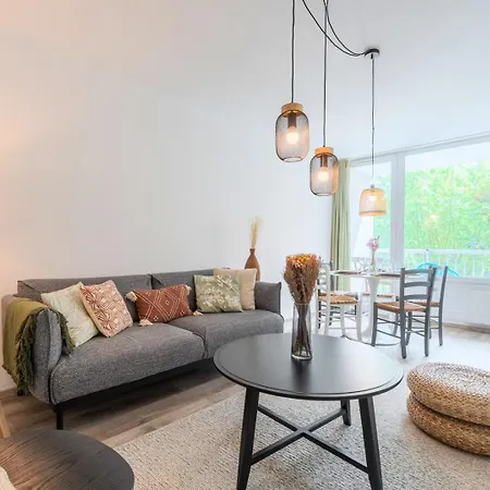 Charming With Parking And Balcony. Apartamento *