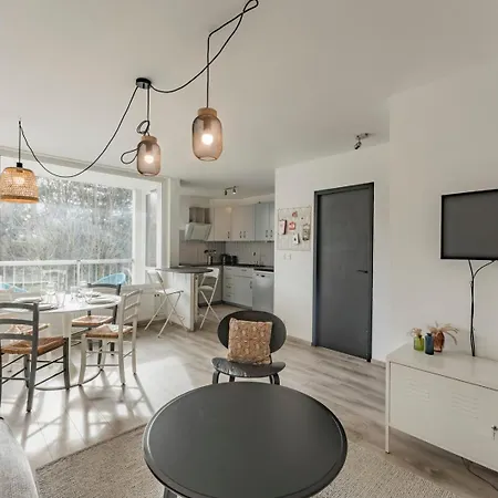 Daire Charming With Parking And Balcony. *